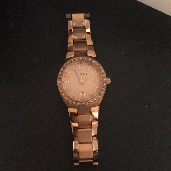 Fossil watch- some wear and tear, as pictured - Picture 1 of 3